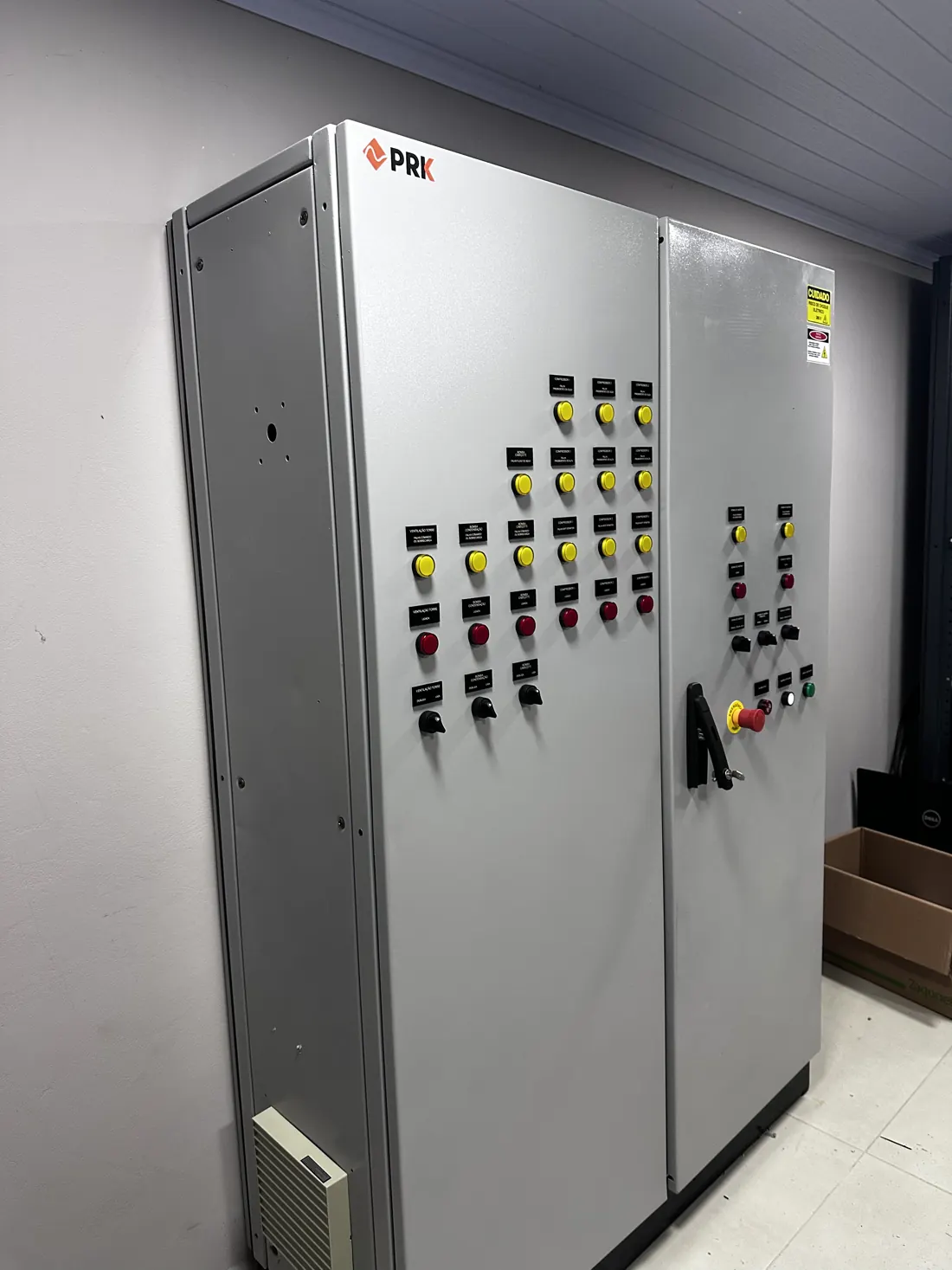 Painel de comando de bombas de amônia com a marca PRK